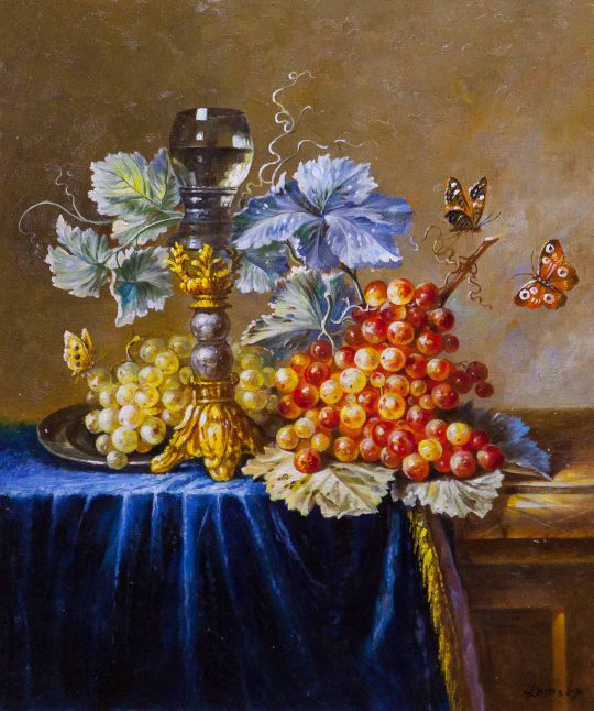 Натюрморт с виноградом и бабочками
